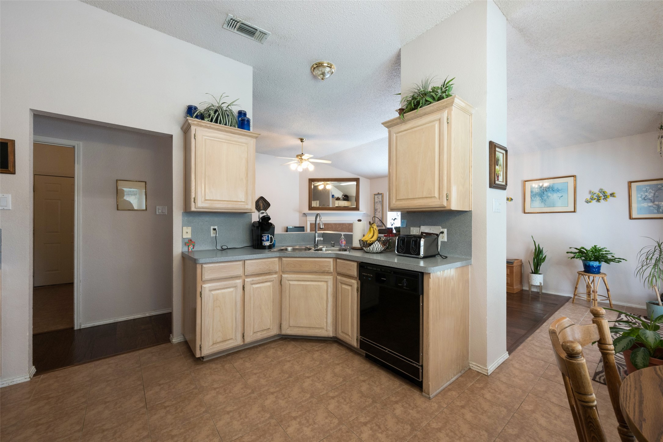 1825 Yorkshire Street Fort Worth TX 76134