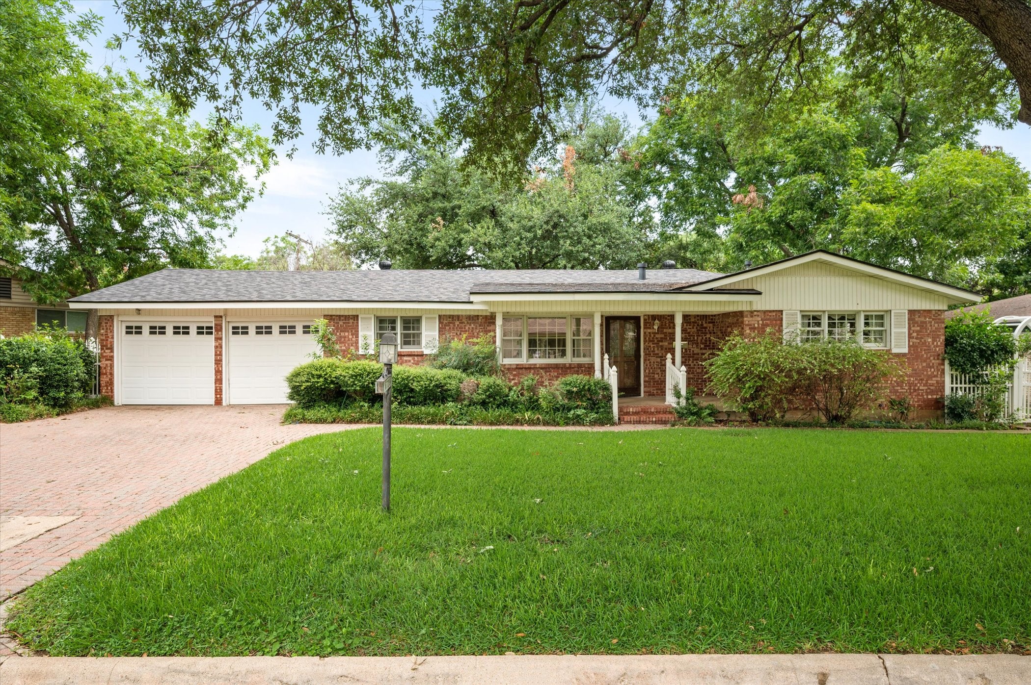 6729 Cylinda Sue Circle North Richland Hills TX 76180