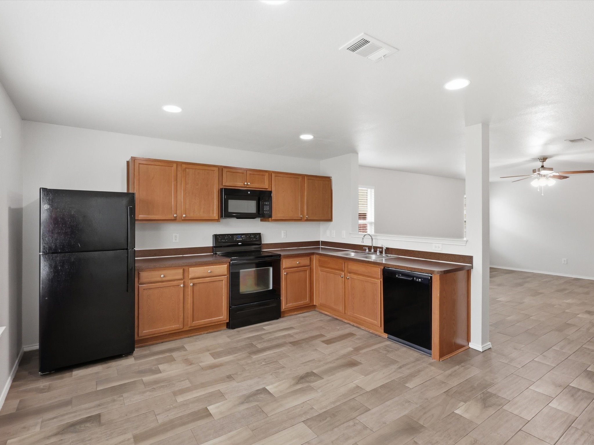 904 Grant Street Burleson TX 76028