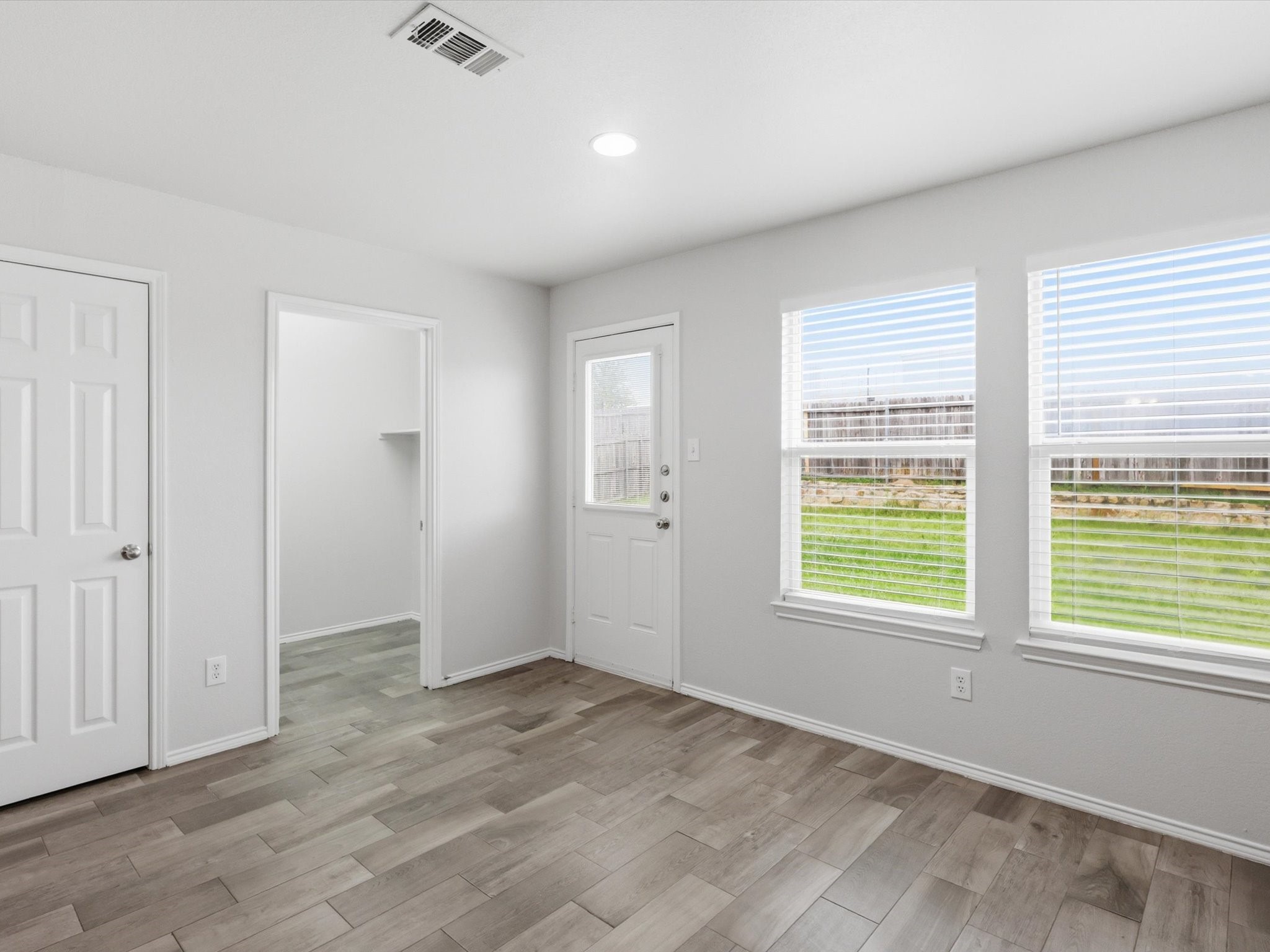 904 Grant Street Burleson TX 76028