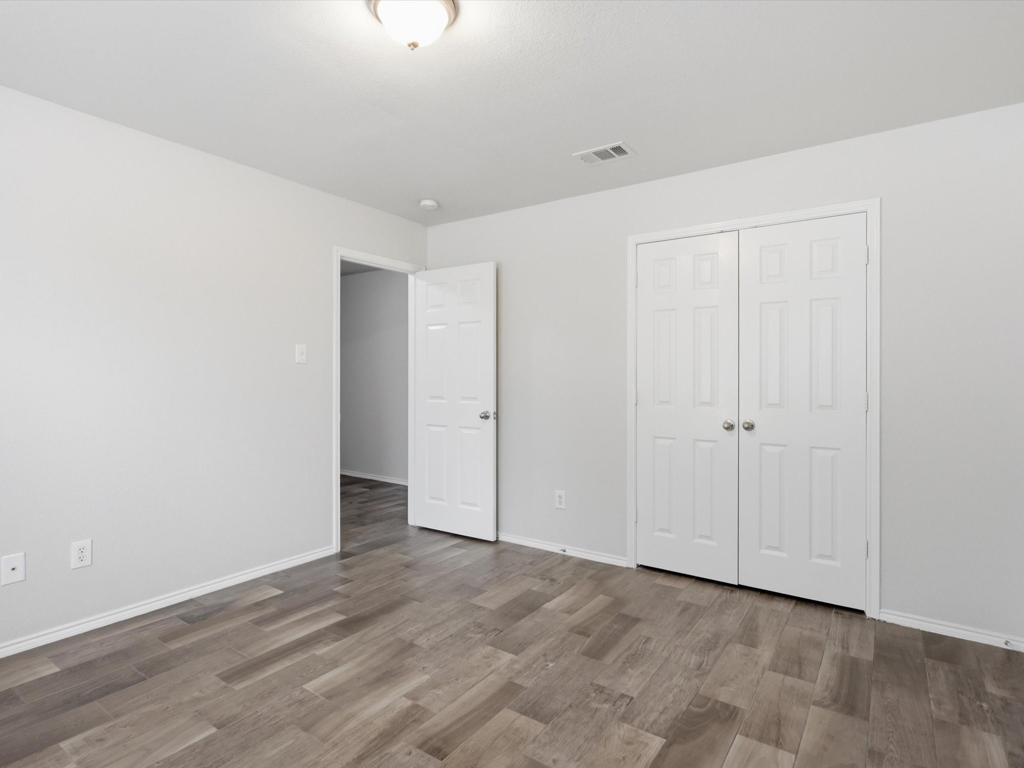 904 Grant Street Burleson TX 76028