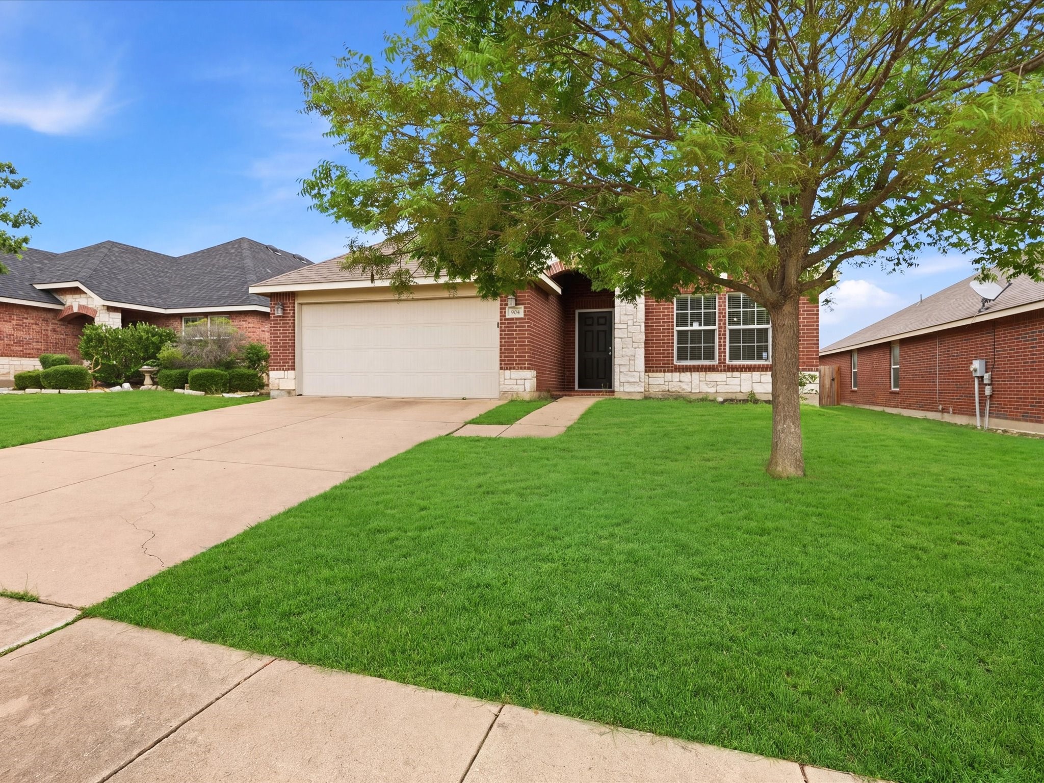 904 Grant Street Burleson TX 76028