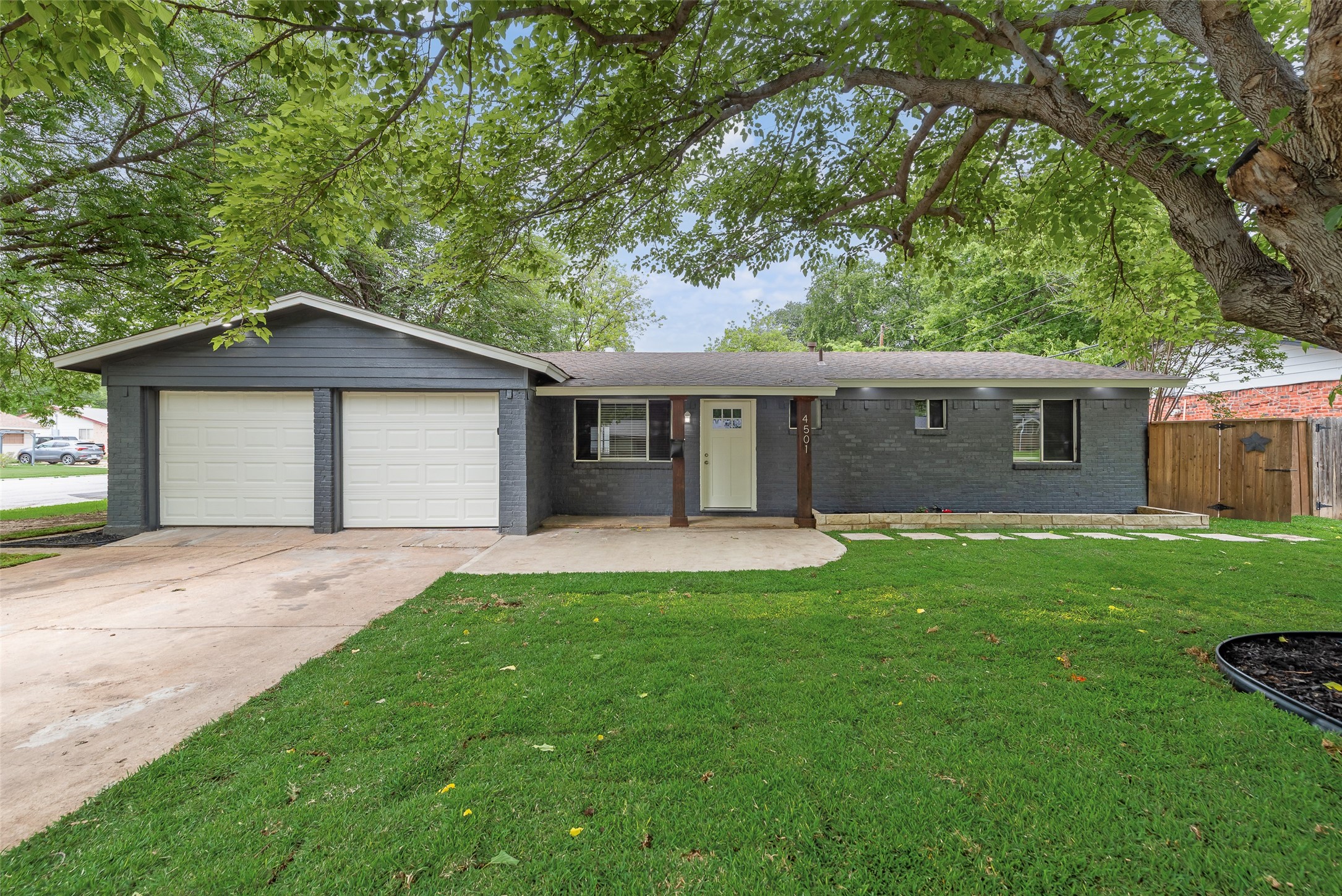 4501 Sabelle Lane Haltom City TX 76117