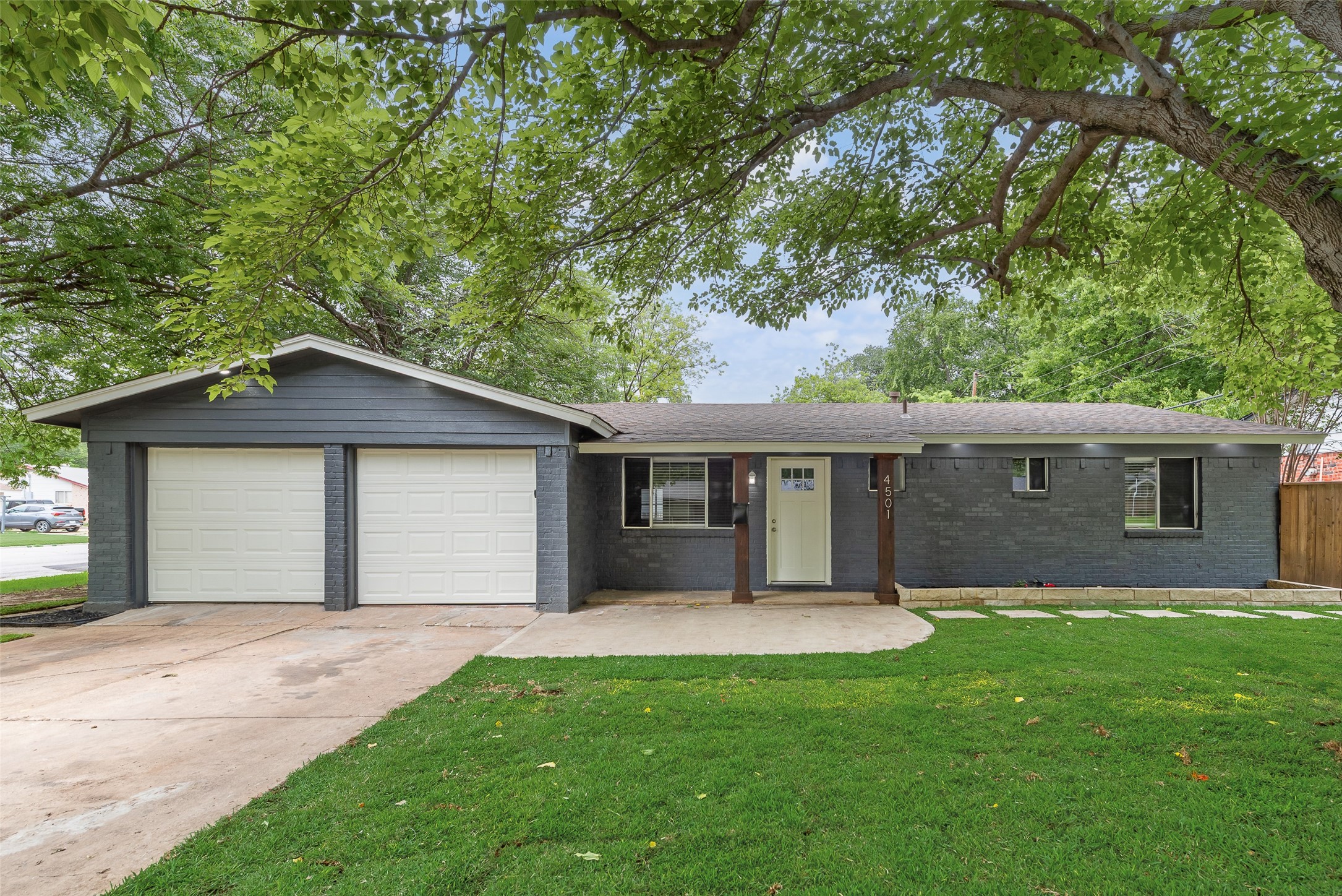 4501 Sabelle Lane Haltom City TX 76117