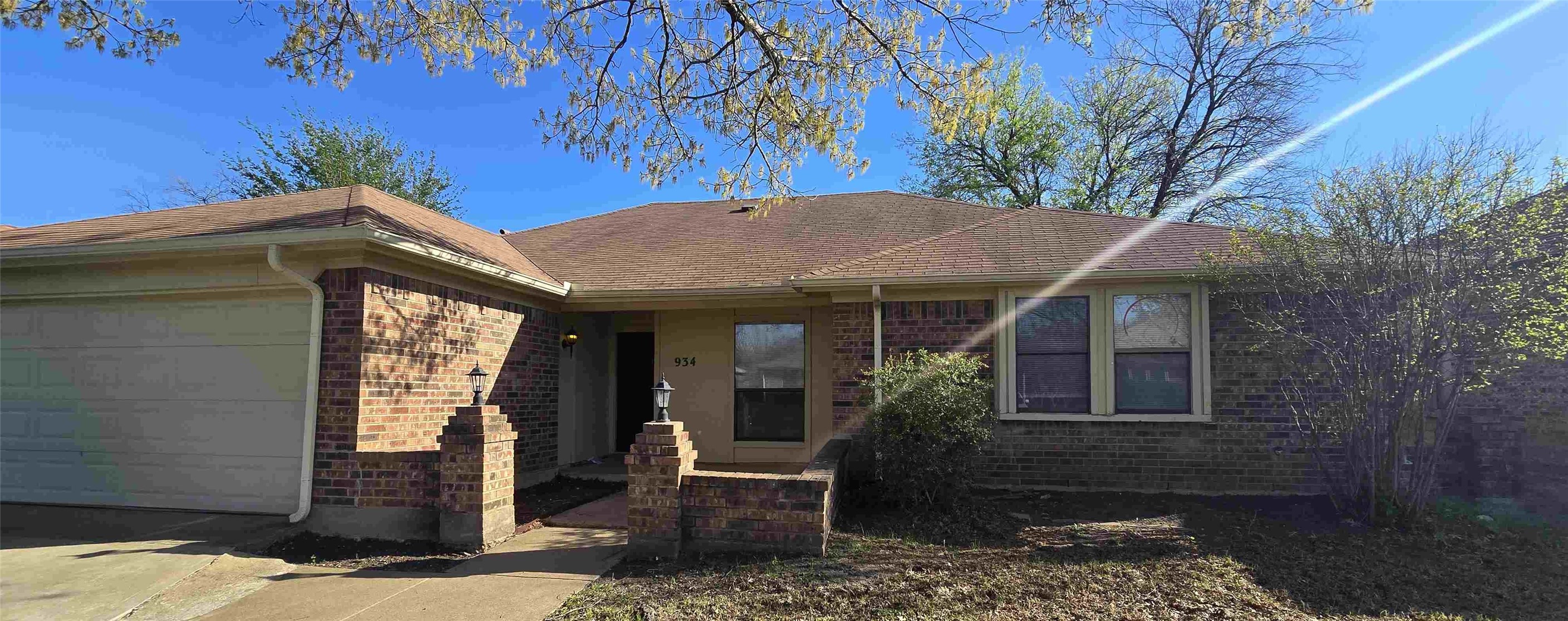 934 Robinwood Drive Arlington TX 76017