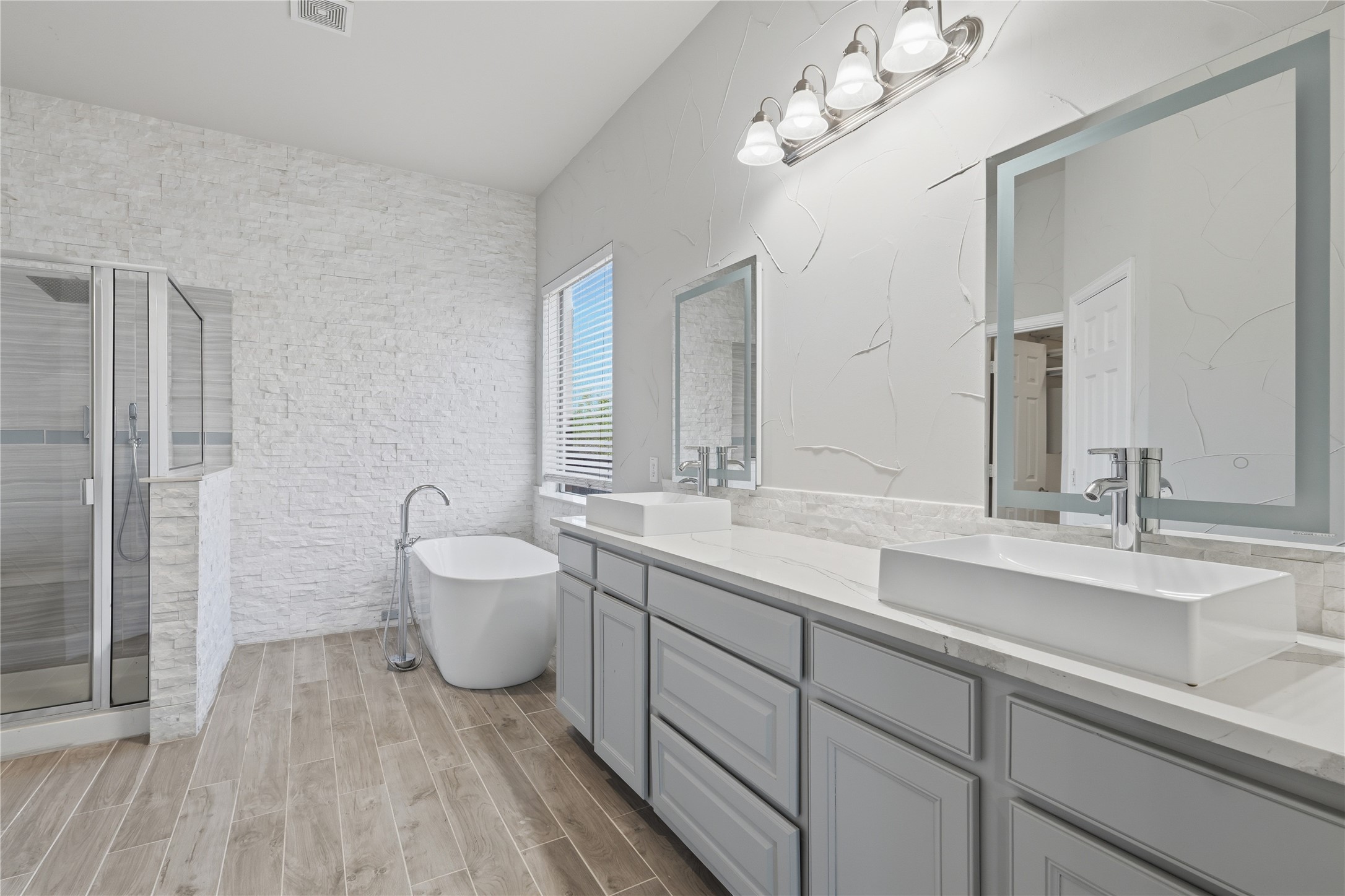 1733 White Cap Court Desoto TX 75115