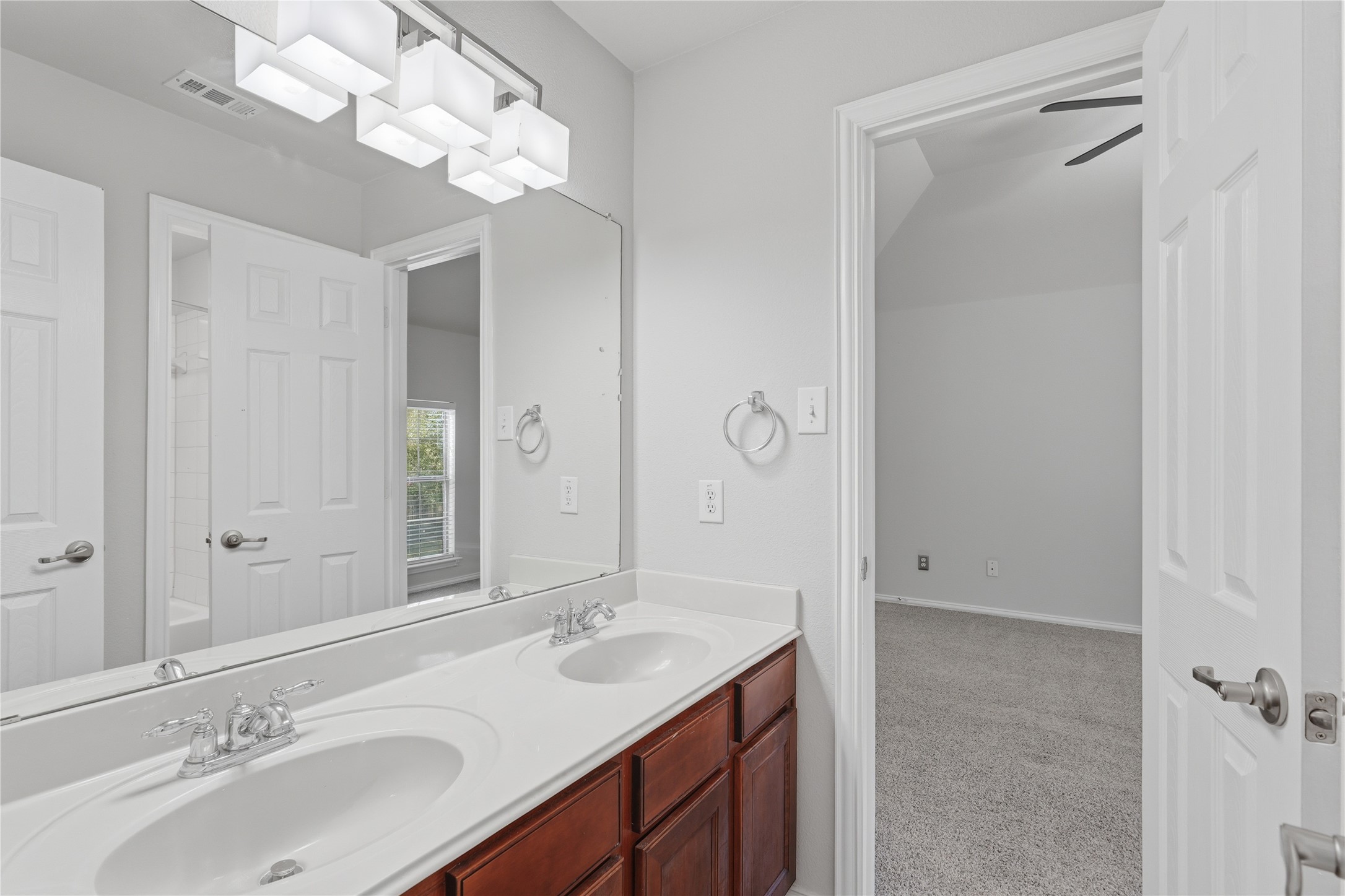 1733 White Cap Court Desoto TX 75115