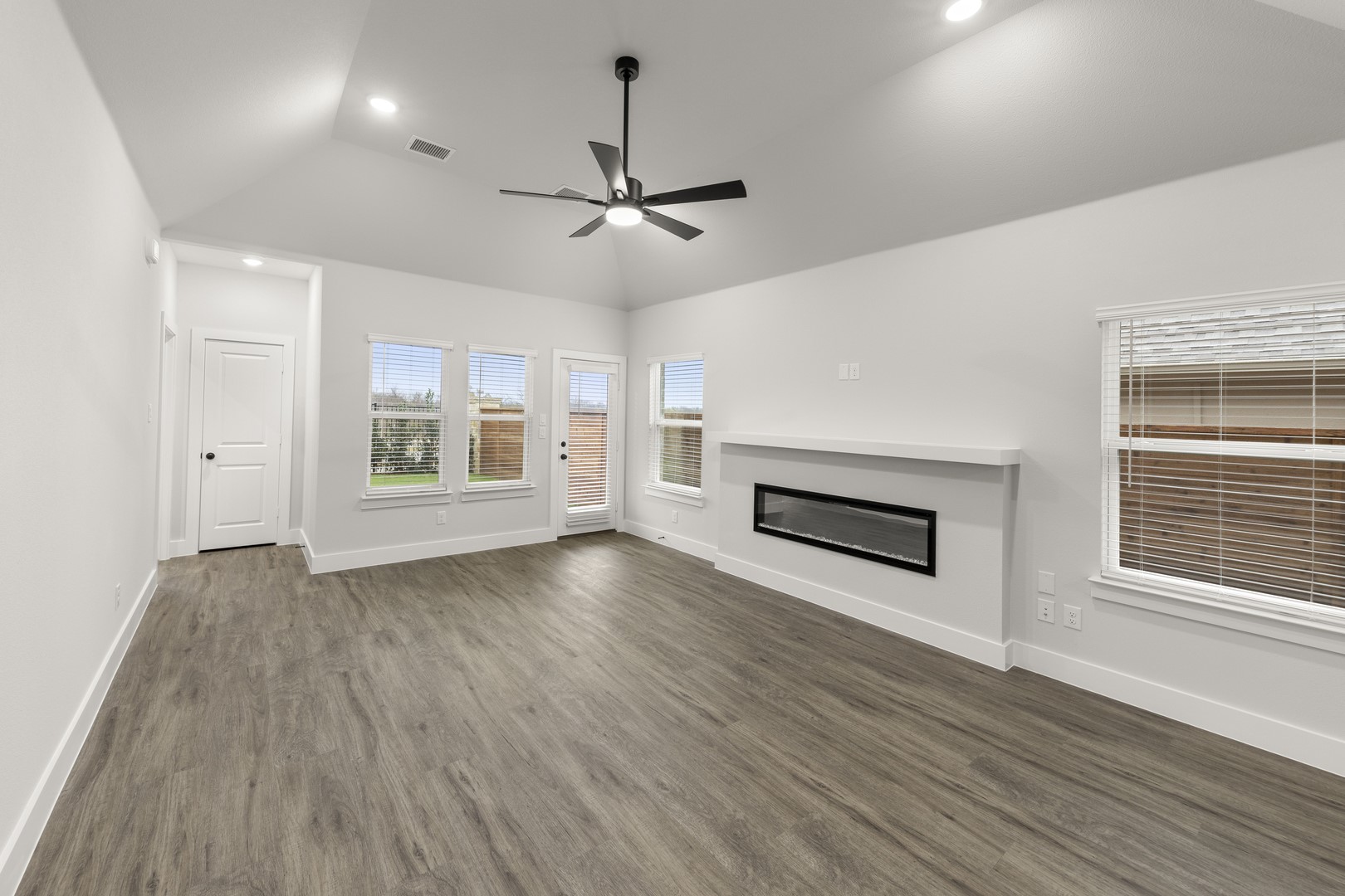 1921 Sapphire Run Mesquite TX 75181