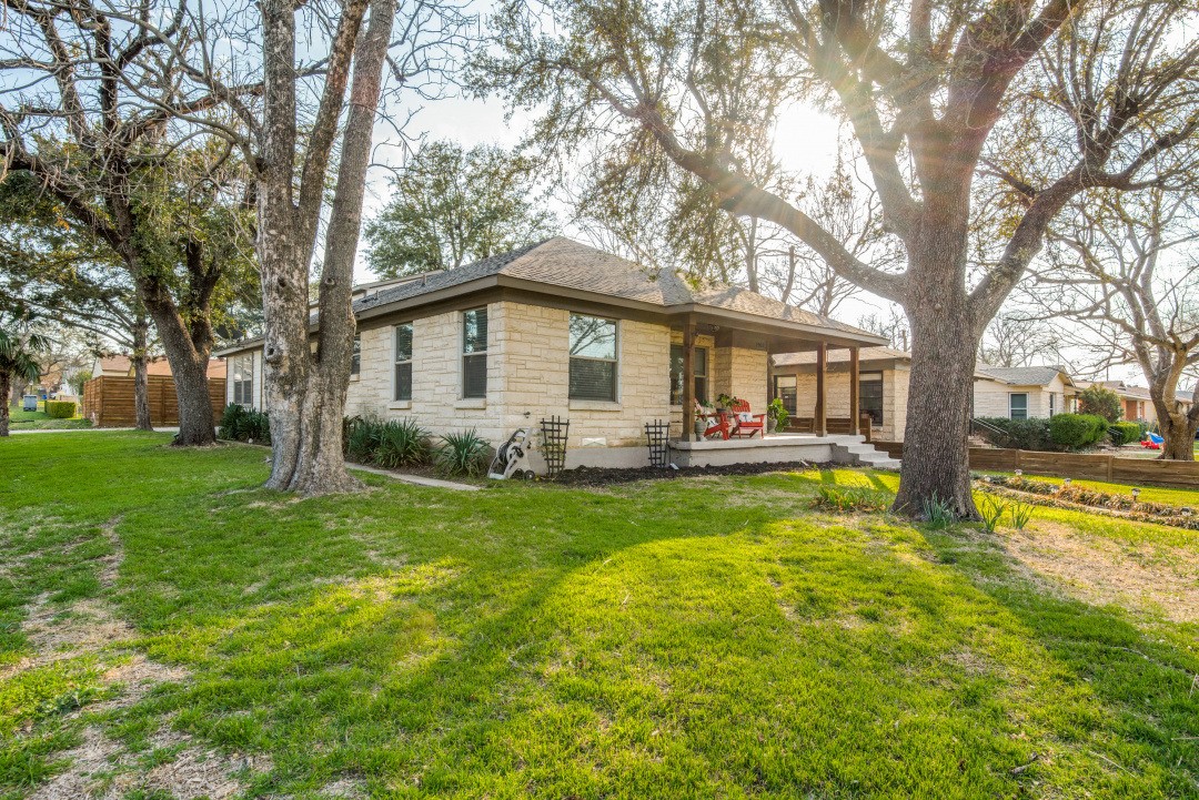 1902 Newport Avenue Dallas TX 75224