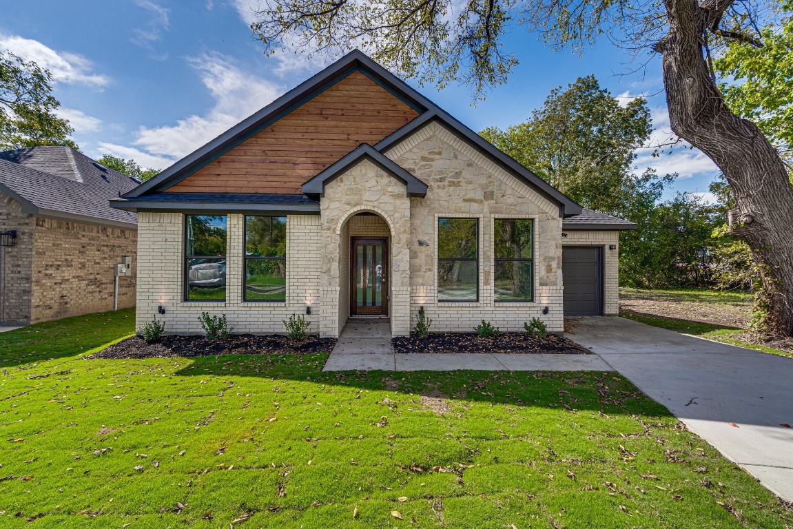 210 Henrietta Street Waxahachie TX 75165