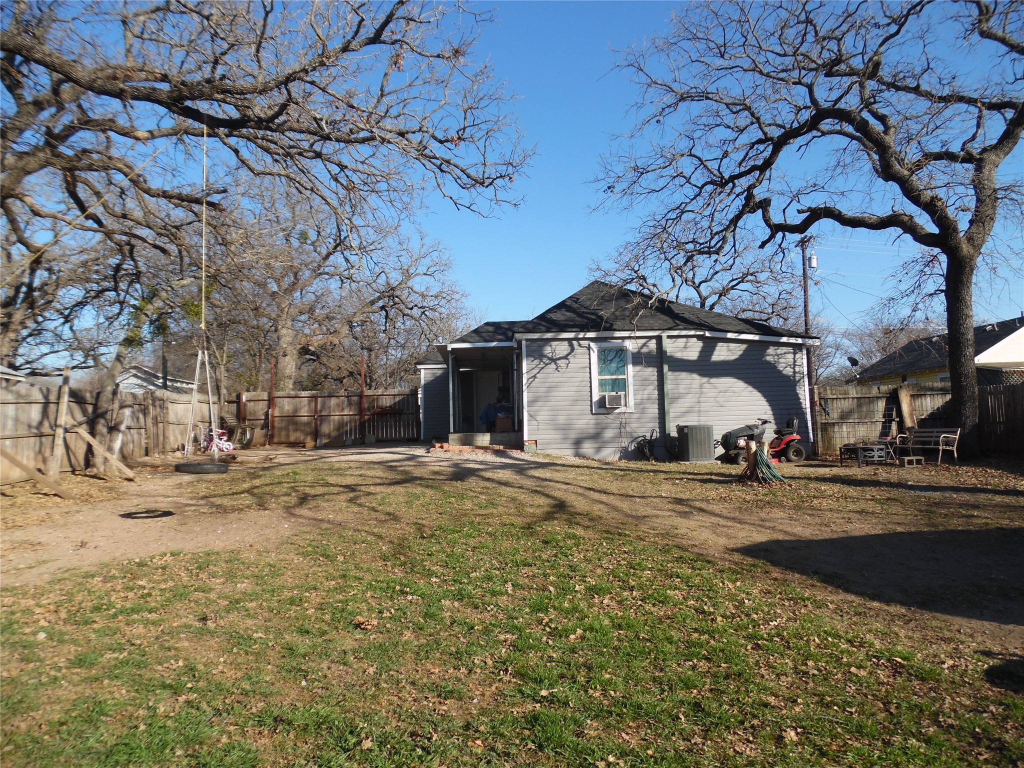 1307 N Elm Street Weatherford TX 76086
