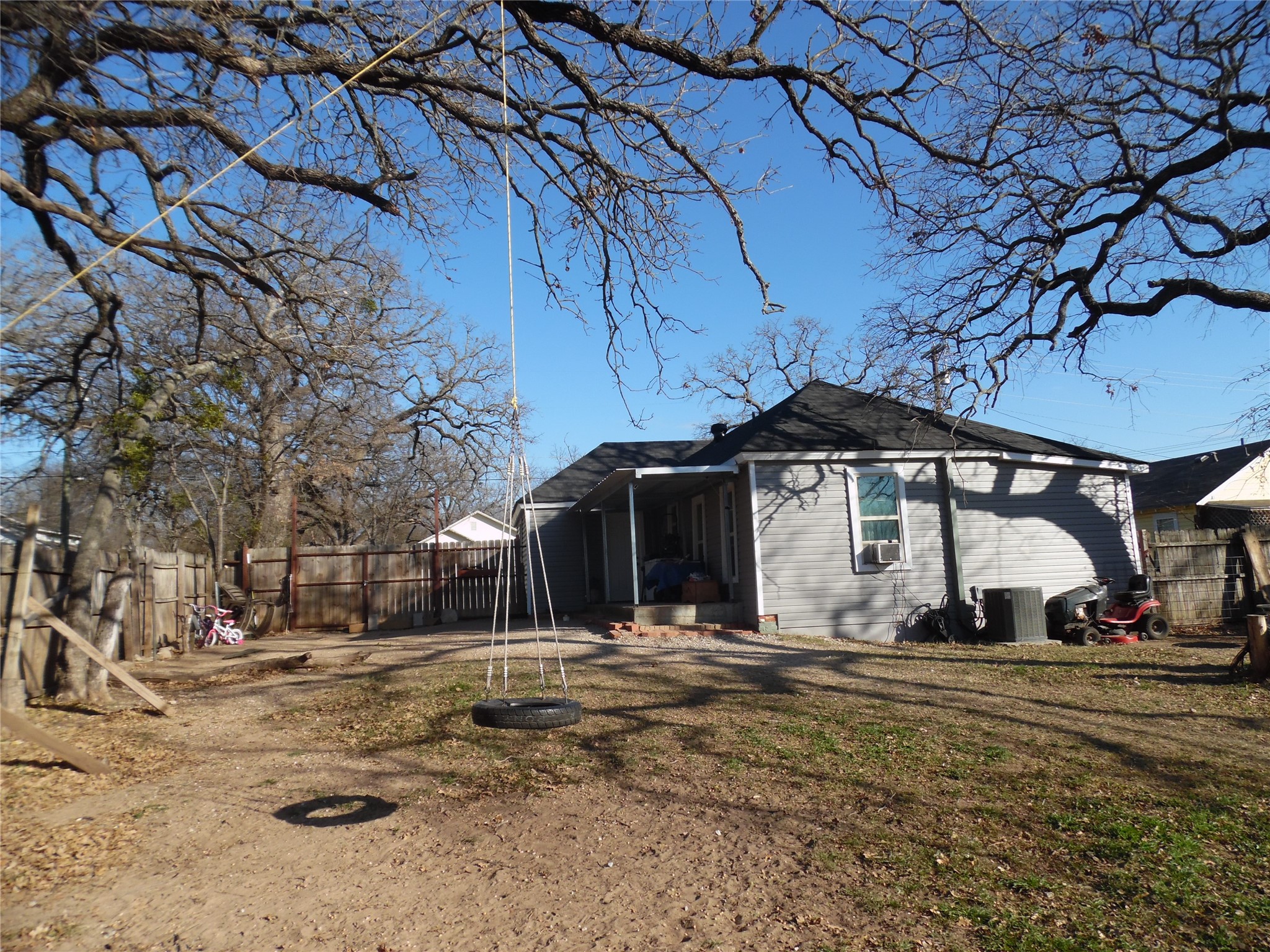 1307 N Elm Street Weatherford TX 76086