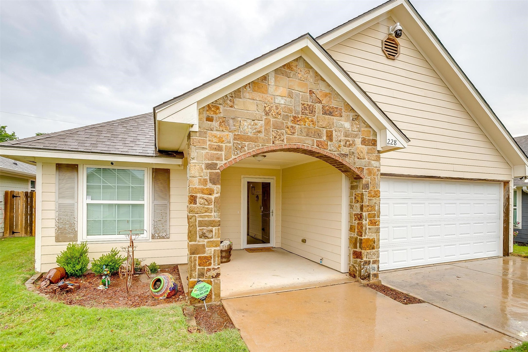 228 Lovers Path Drive Springtown TX 76082