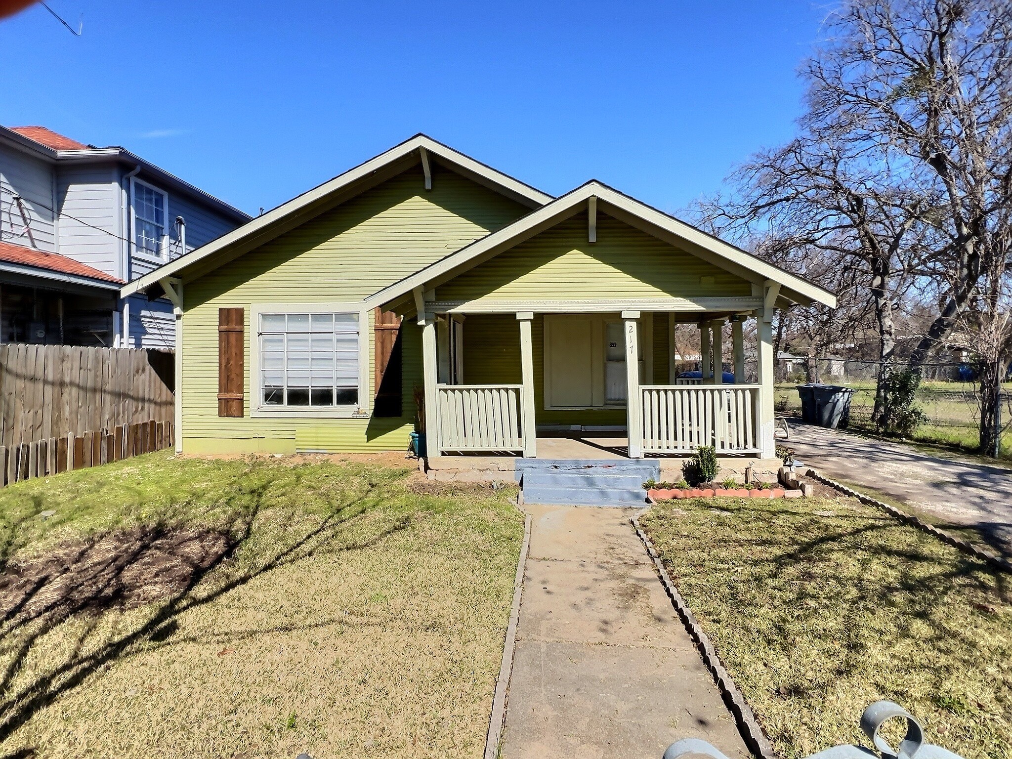 217 W Suffolk Avenue Dallas TX 75208
