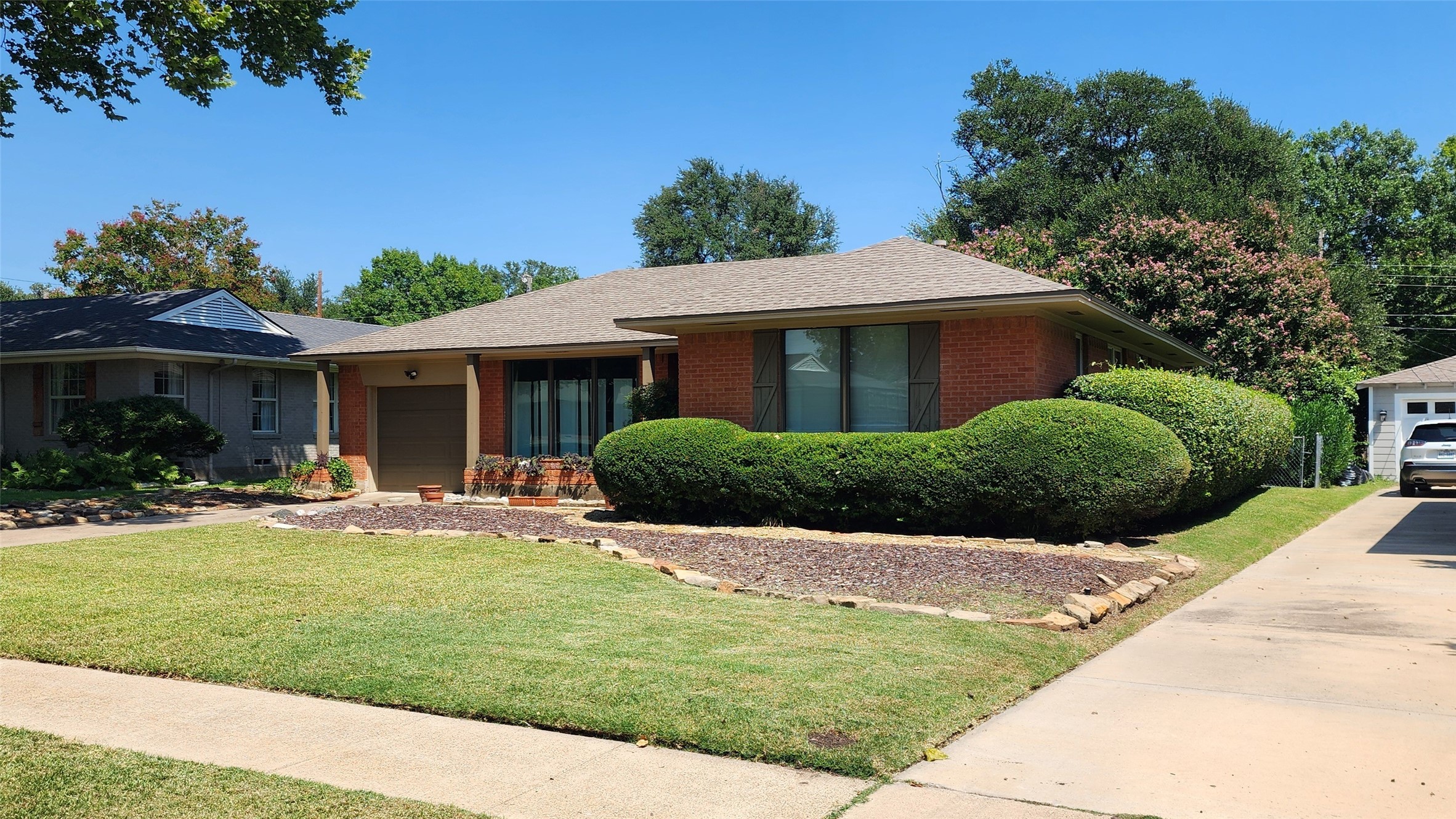 Dallas TX, 9130 Leaside Drive