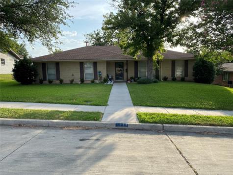 1914 Huntington Drive Grand Prairie TX 75051