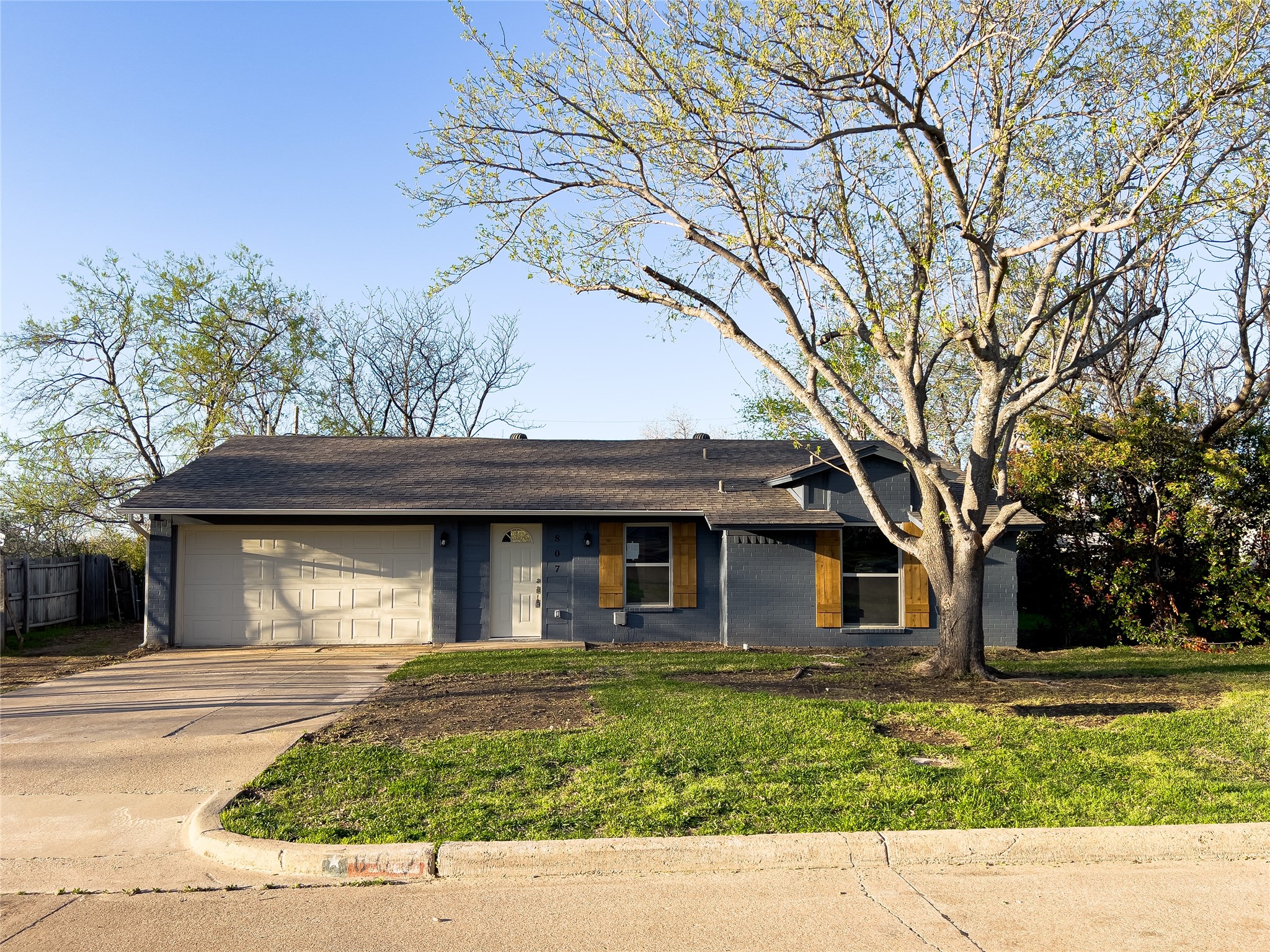 807 Crockett Midlothian TX 76065