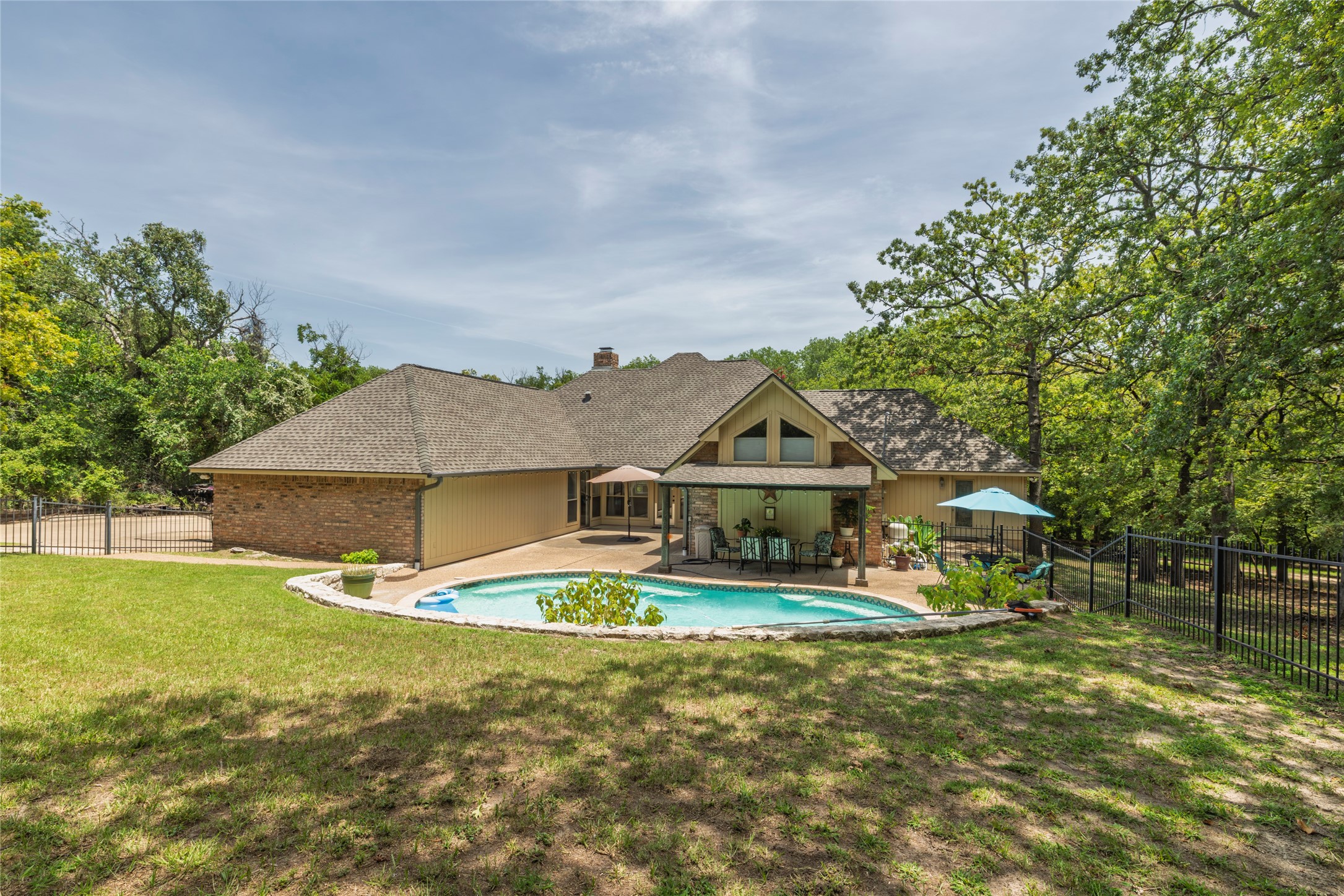 111 Florine Court Hudson Oaks TX 76087