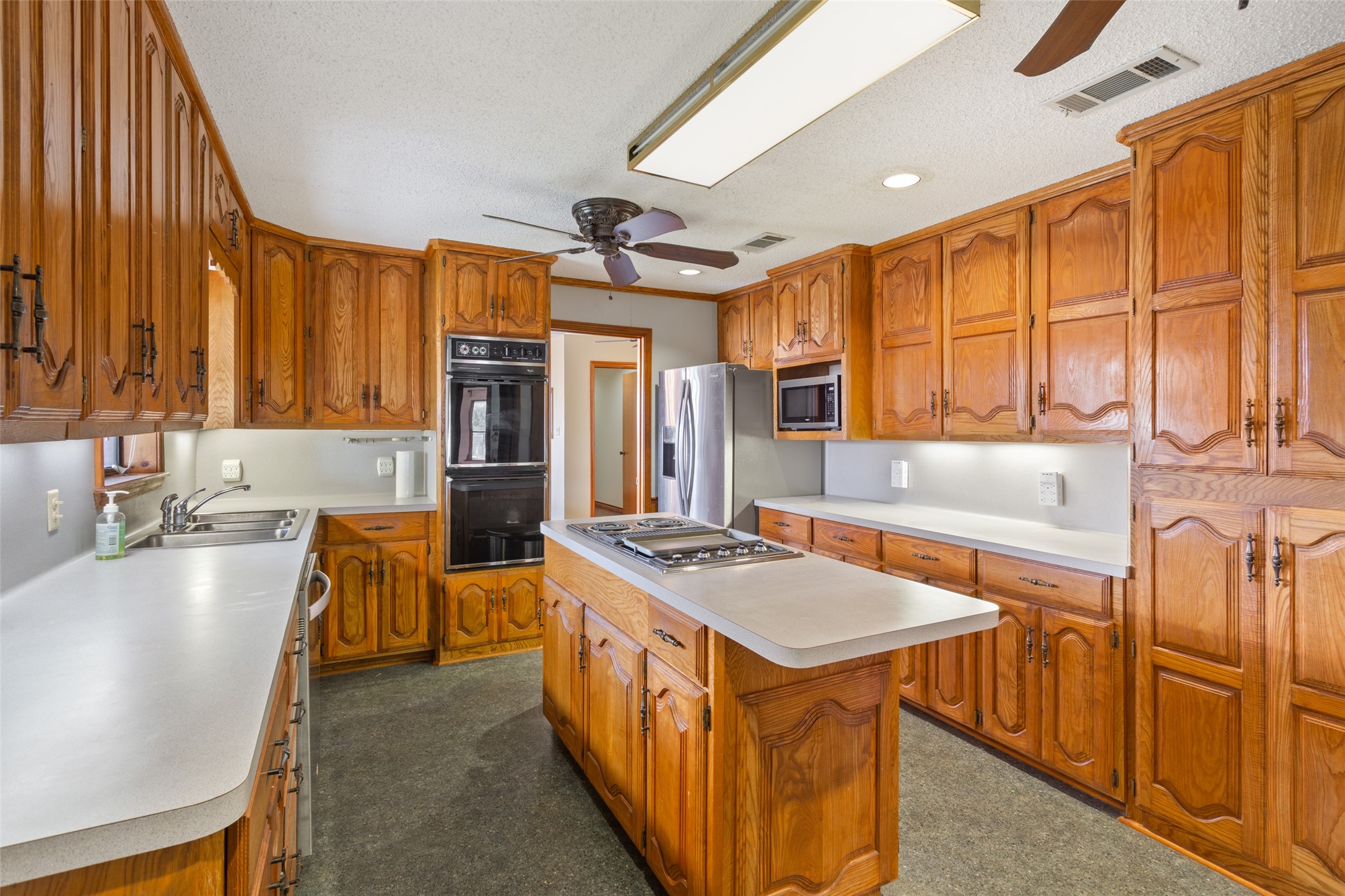 649 E Us Highway 84 Fairfield TX 75840