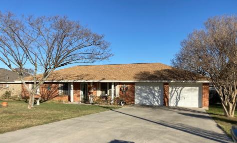 905 Barnes Avenue Comanche TX 76442