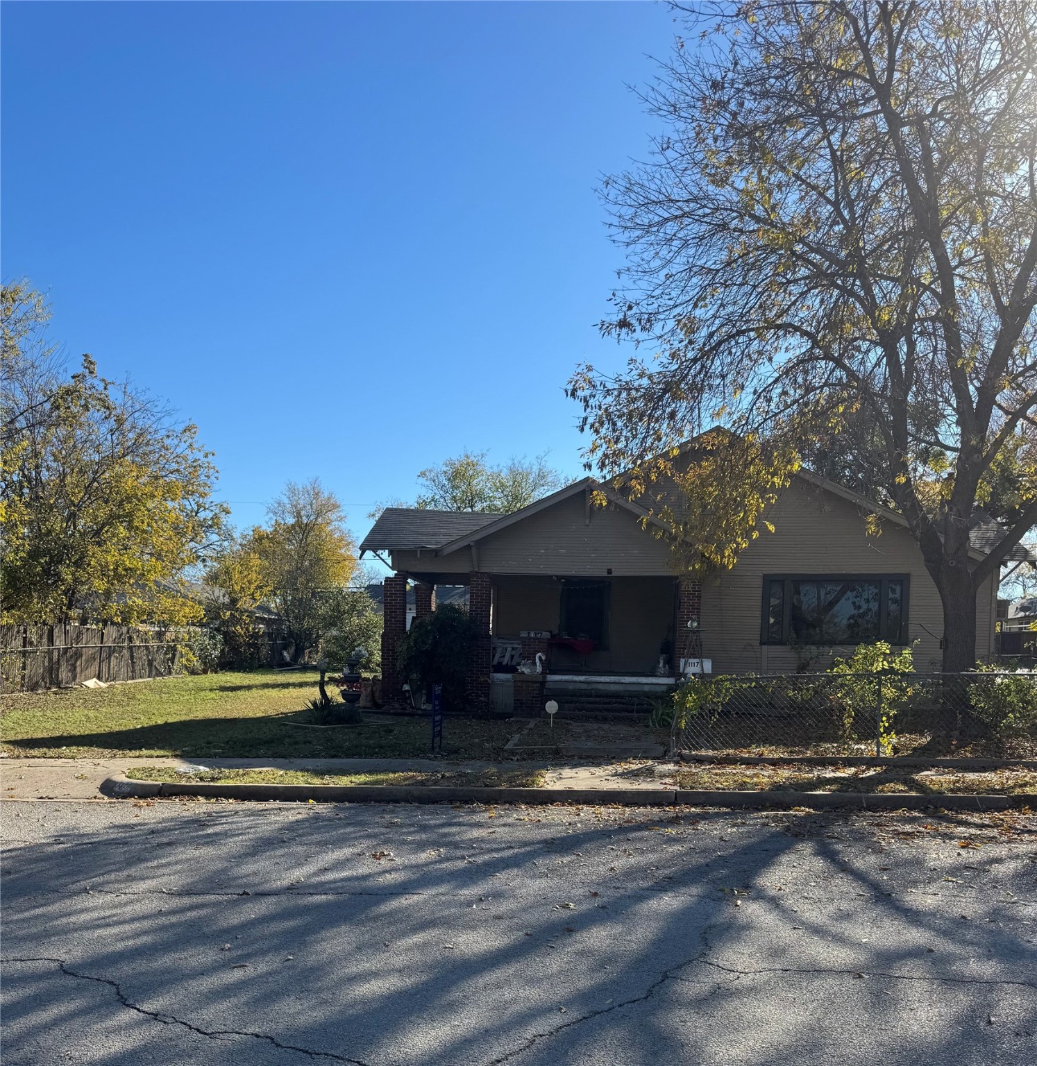 1117 W Gambrell Street Fort Worth TX 76115