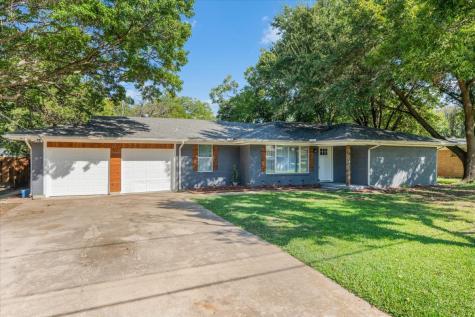 1125 Warden Street Benbrook TX 76126