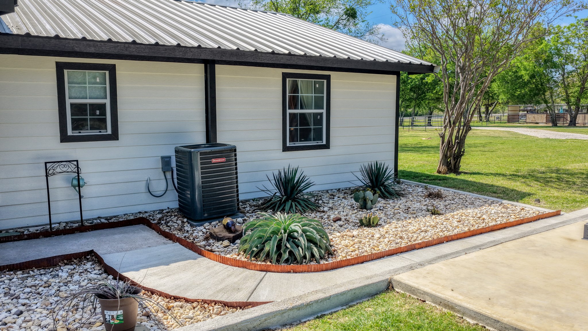1739 Fm 67 Covington TX 76636