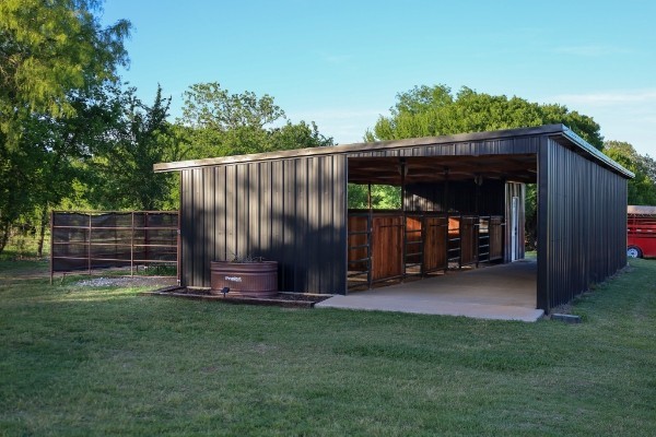 1739 Fm 67 Covington TX 76636