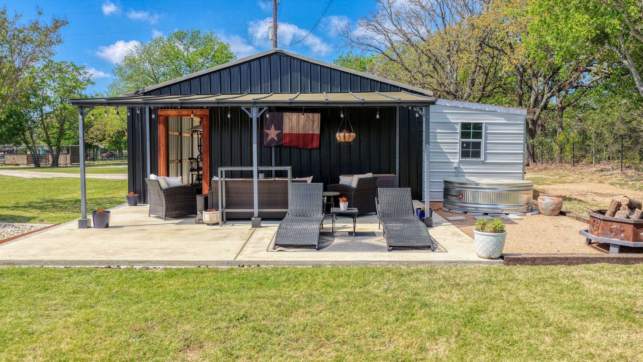 1739 Fm 67 Covington TX 76636