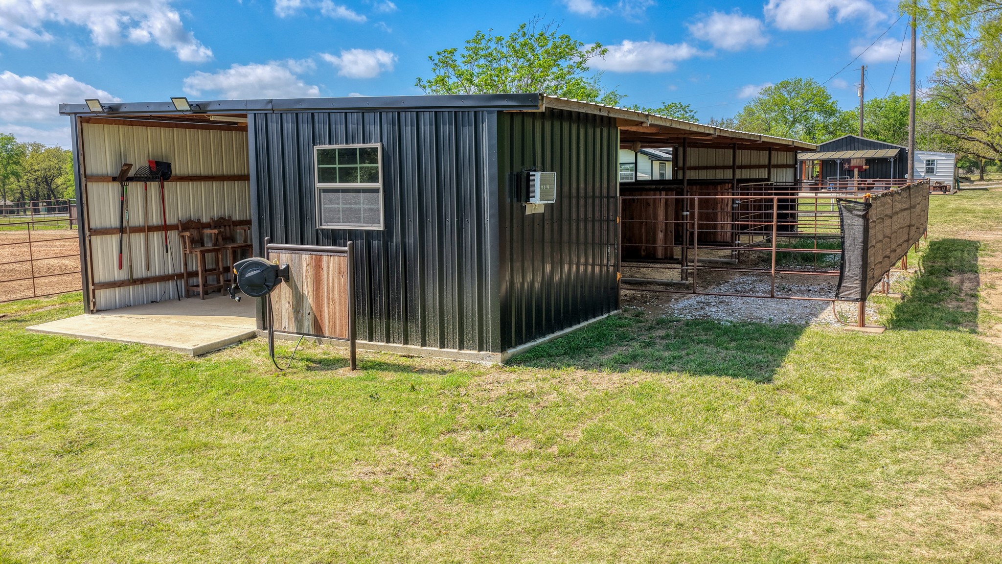 1739 Fm 67 Covington TX 76636