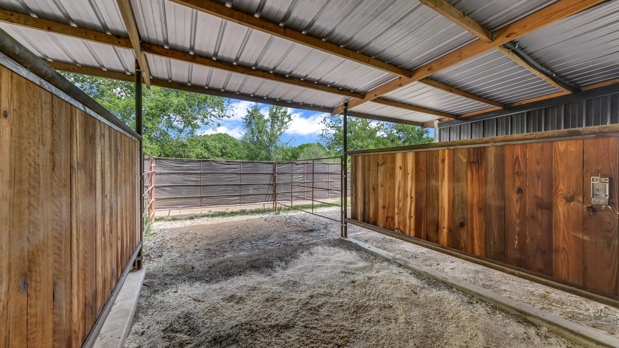 1739 Fm 67 Covington TX 76636