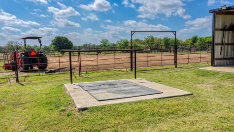 1739 Fm 67 Covington TX 76636