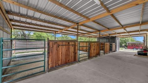 1739 Fm 67 Covington TX 76636