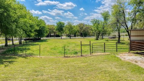 1739 Fm 67 Covington TX 76636
