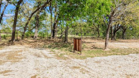 1739 Fm 67 Covington TX 76636