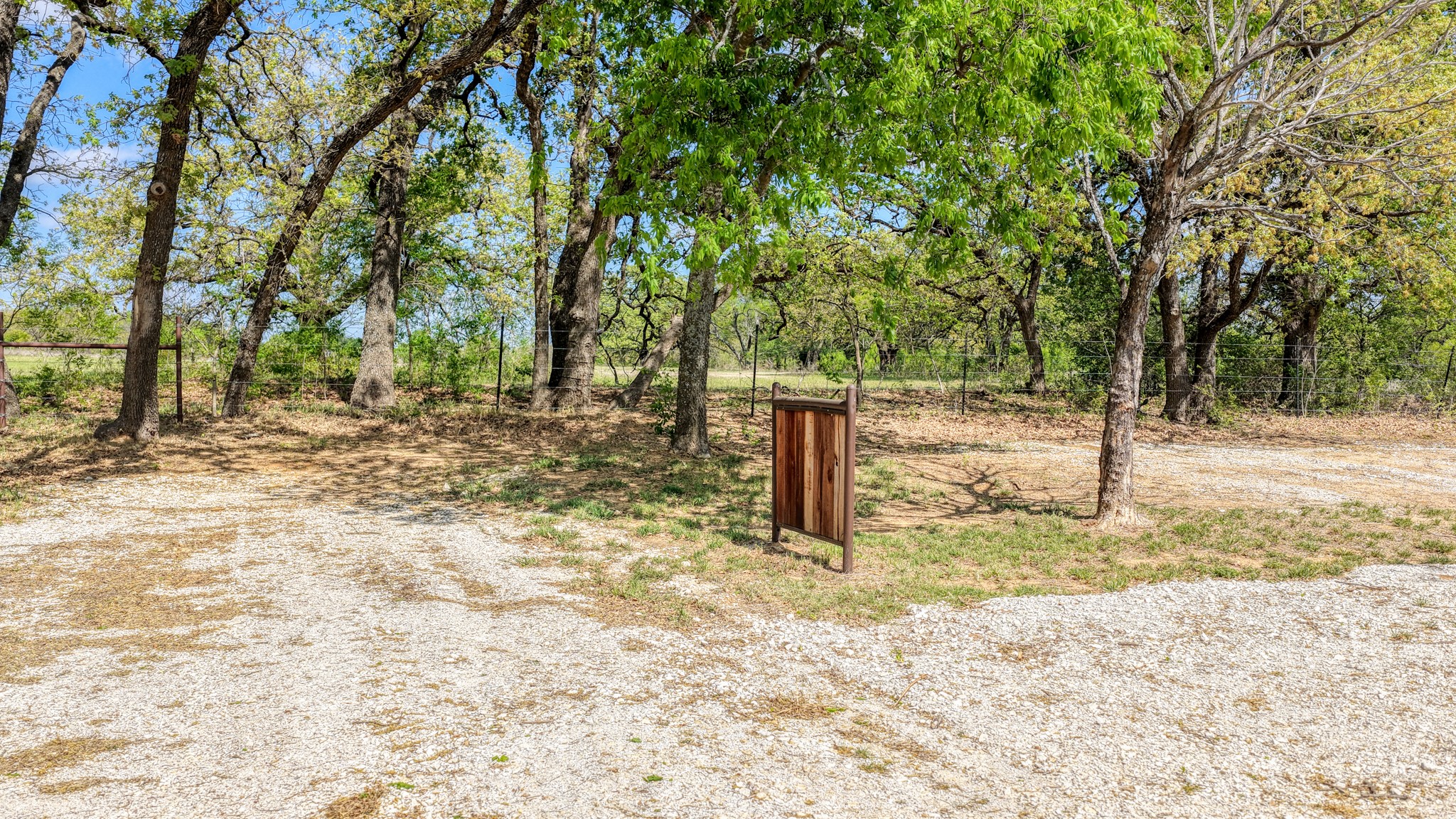 1739 Fm 67 Covington TX 76636