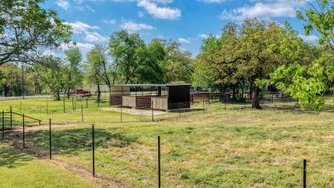 1739 Fm 67 Covington TX 76636