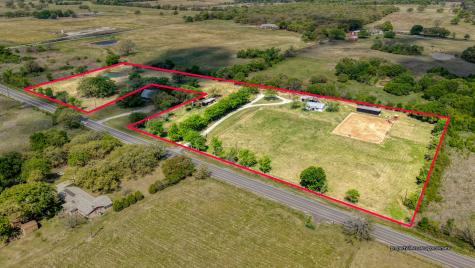 1739 Fm 67 Covington TX 76636