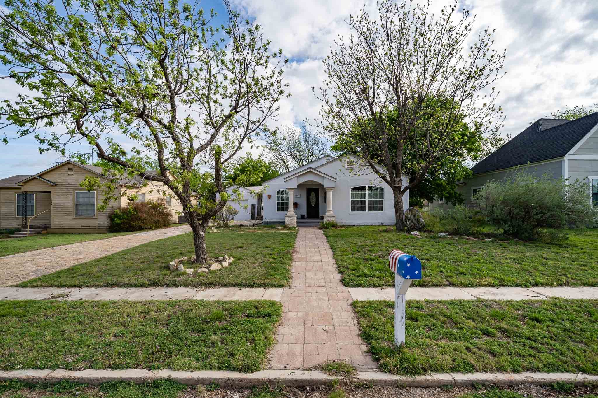 1004 N 7th Street Ballinger TX 76821