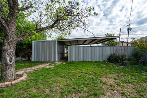 1004 N 7th Street Ballinger TX 76821