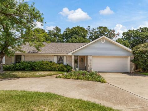 104 NE Rosamond Street Burleson TX 76028