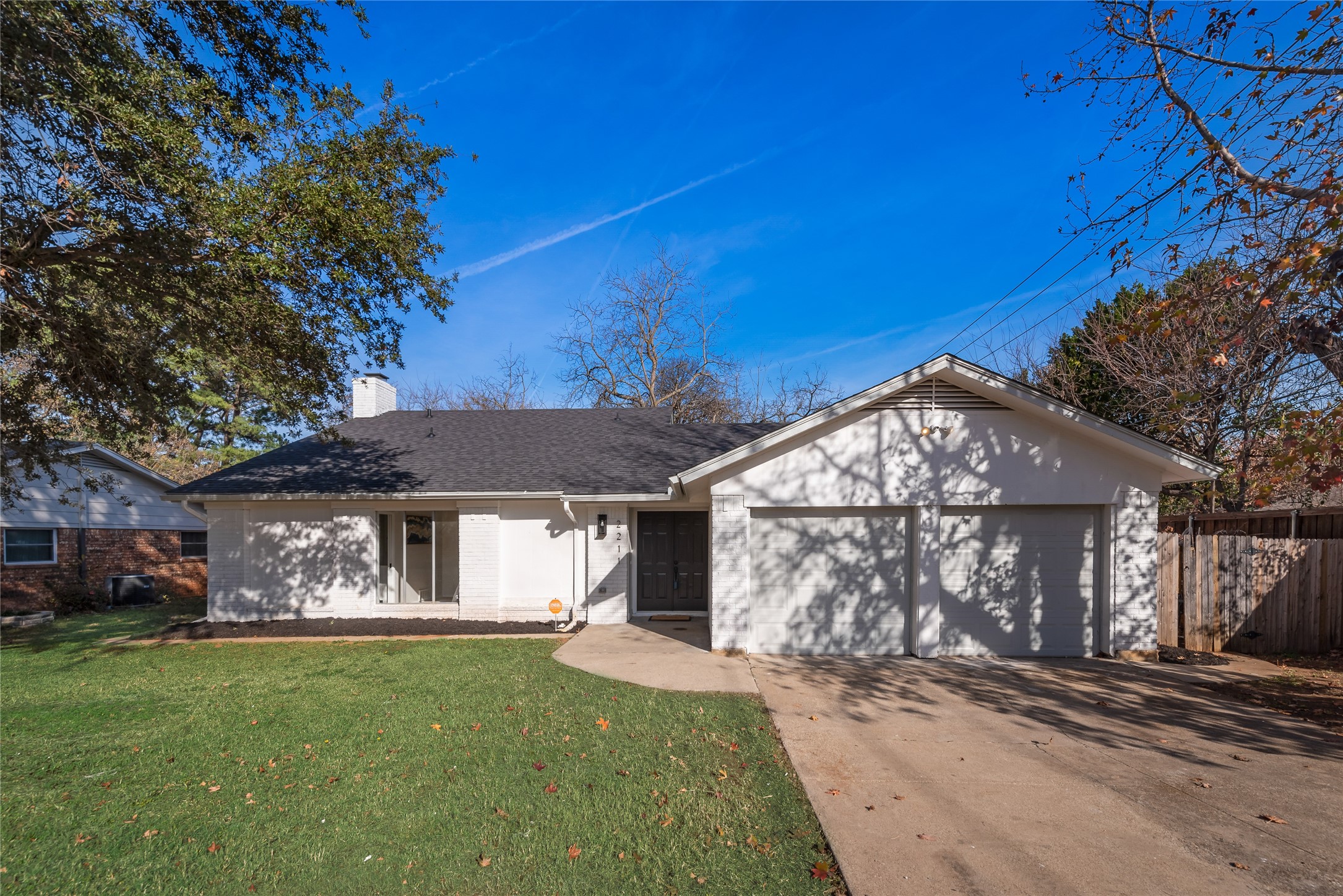 2211 W Sanford Street Arlington TX 76012