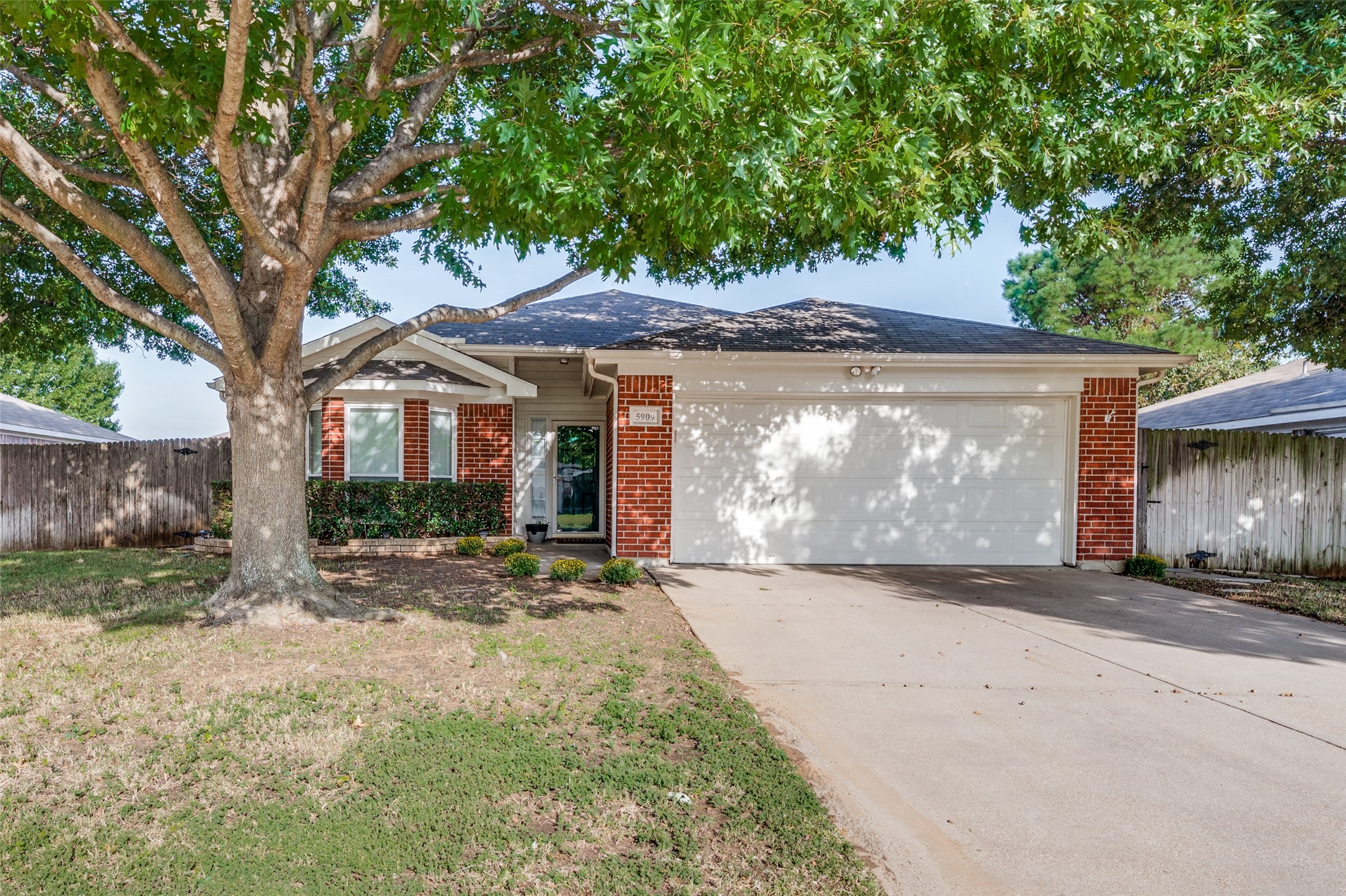5909 Colebrook Court Arlington TX 76017