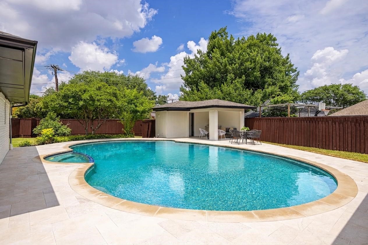 6415 Barkwood Lane Dallas TX 75248