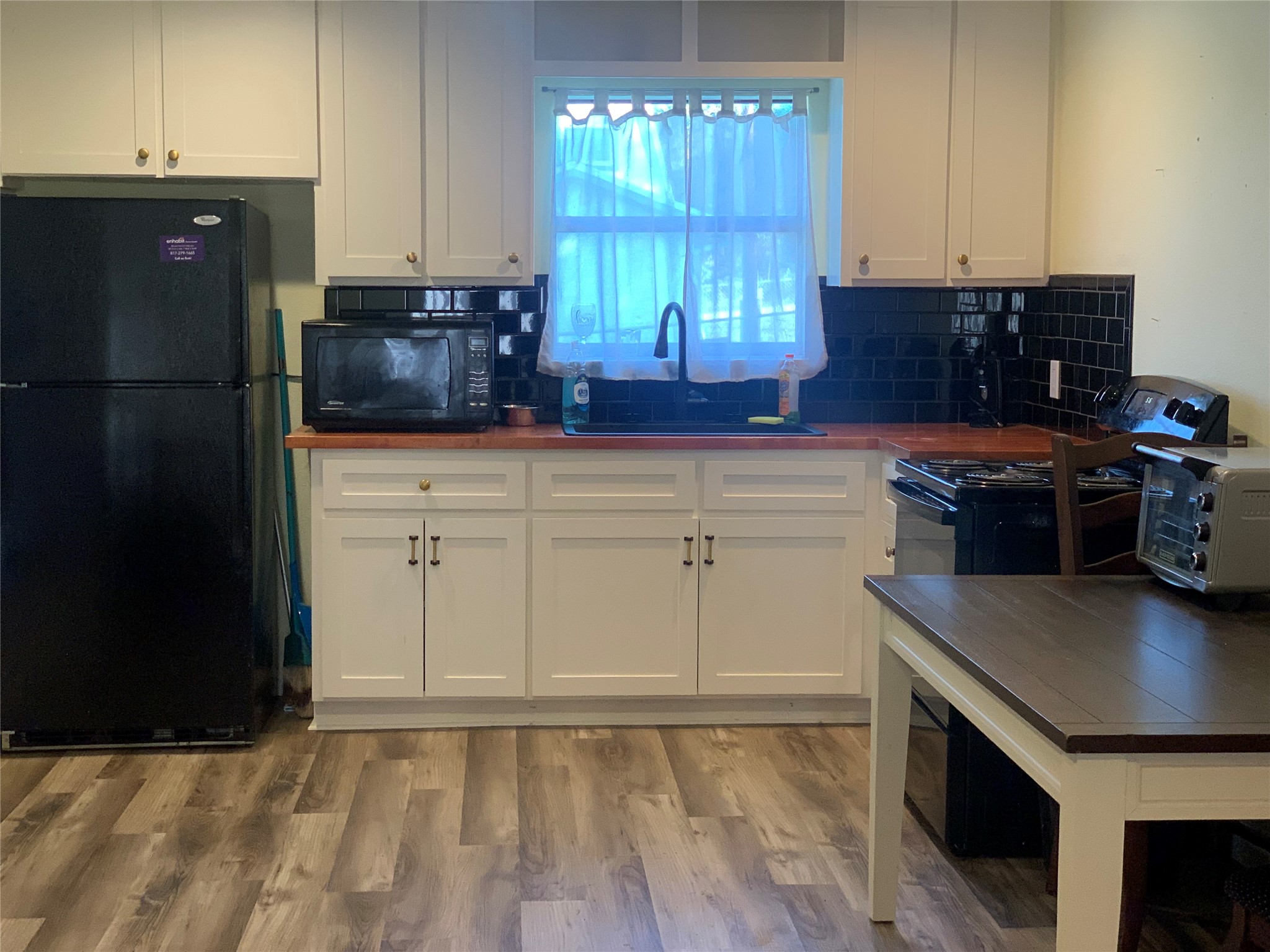 2605 Pinoak Street Granbury TX 76048