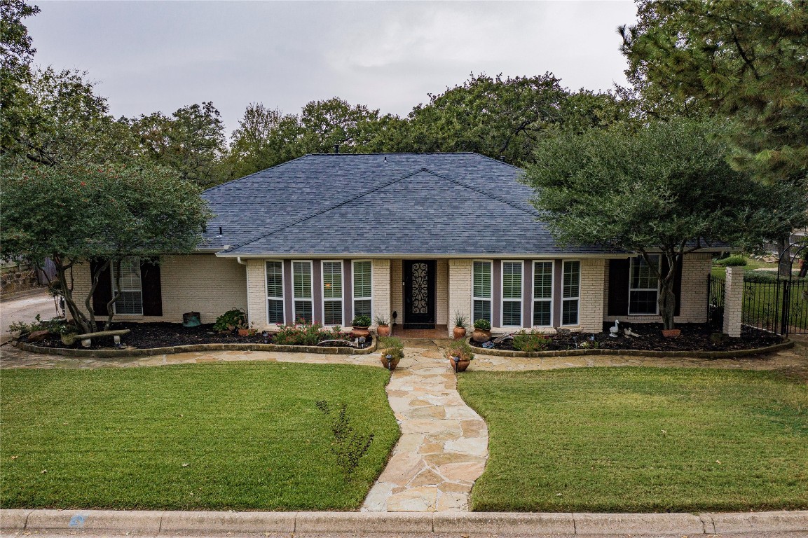 2214 Canyonwood Drive Arlington TX 76012