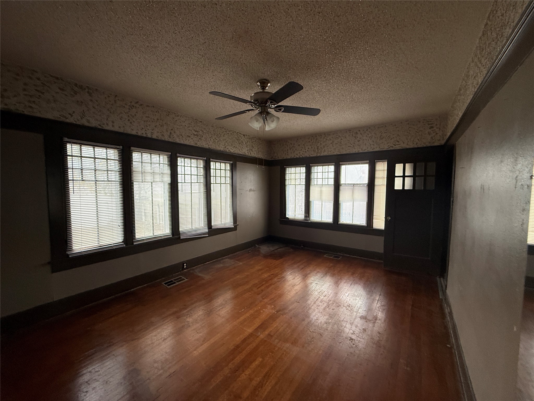 215 W Sears Street Denison TX 75020