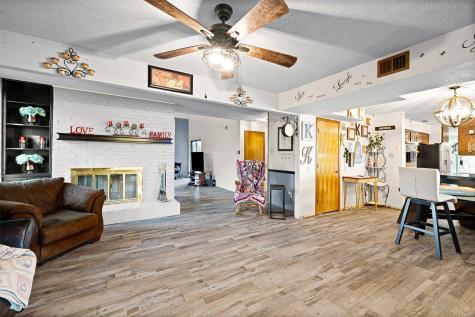 1612 Lakecrest Circle Granbury TX 76048