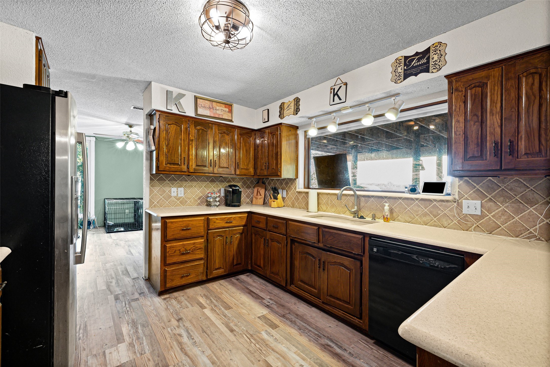 1612 Lakecrest Circle Granbury TX 76048