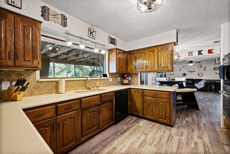 1612 Lakecrest Circle Granbury TX 76048